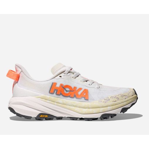 HOKA Speedgoat 6 Schuhe für Damen in White/Neon Tangerine Größe 42 | Gelände