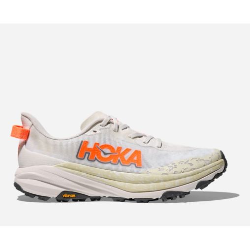 HOKA Speedgoat 6 Schuhe für Herren in White/Neon Tangerine Größe 42 2/3 | Gelände